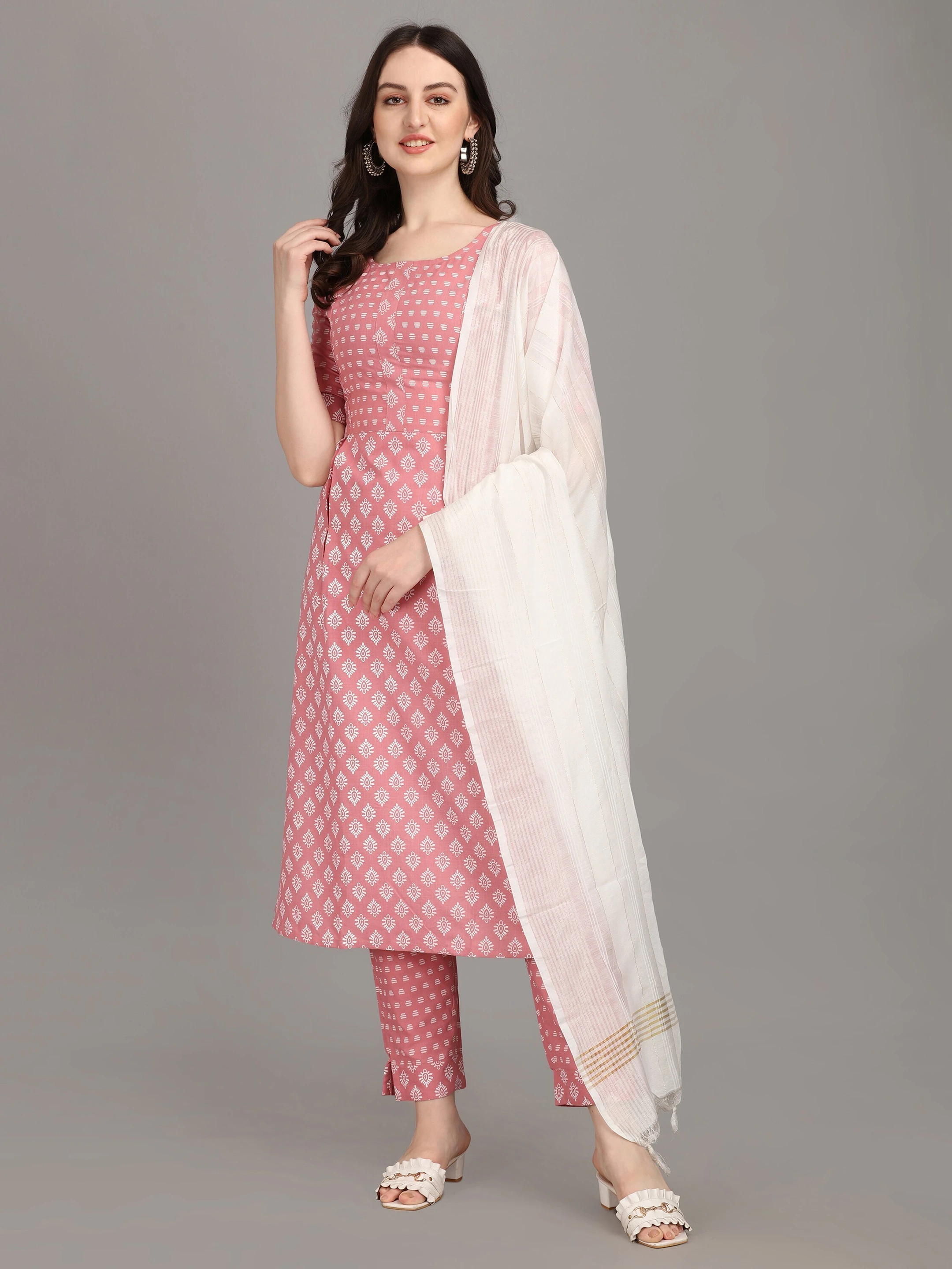 Hetvi Creation Women Cotton Blend Kurta Pant Dupatta Set