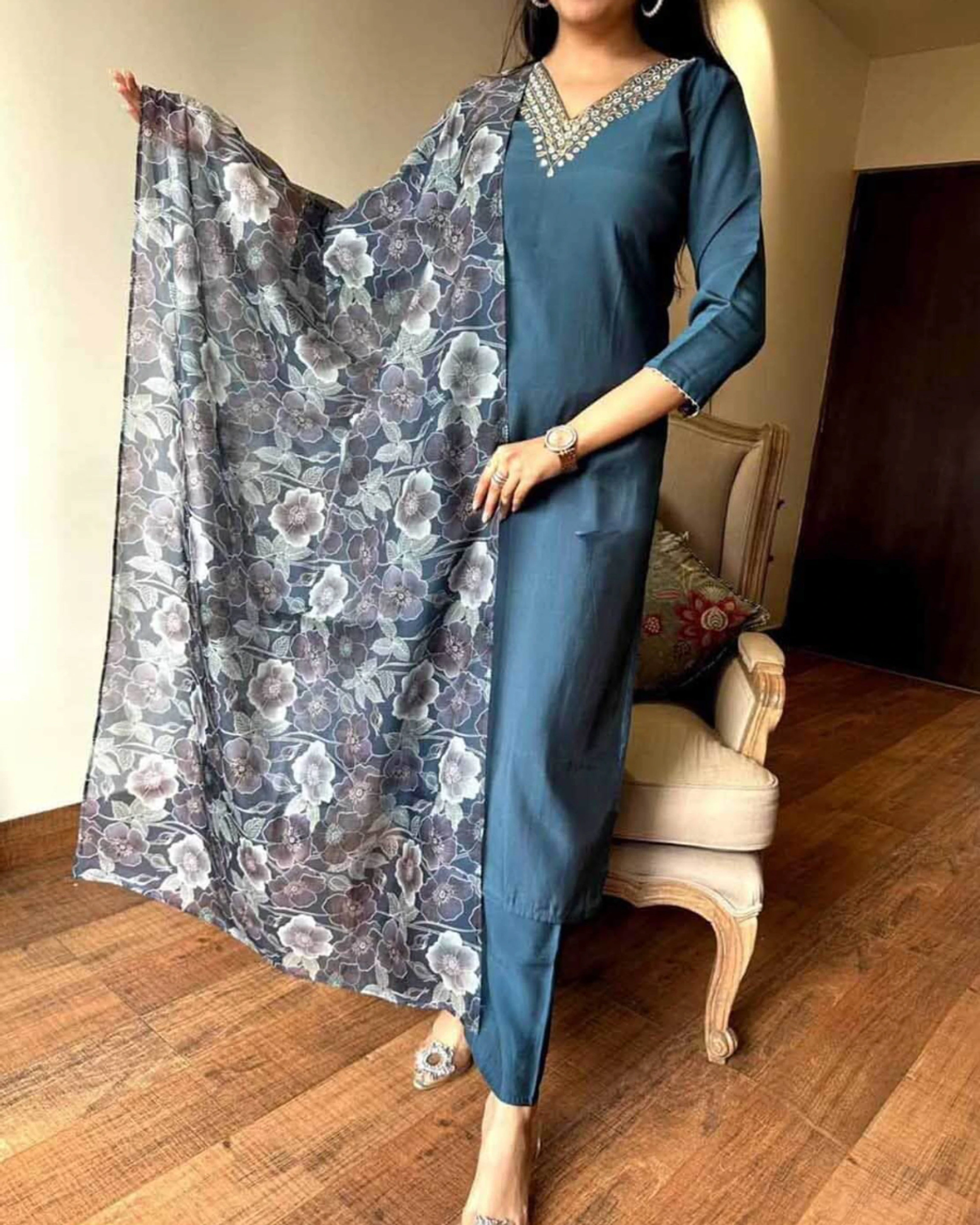 Hetvi Creation Embroidered Kurta, Trouser/Pant & Dupatta Set