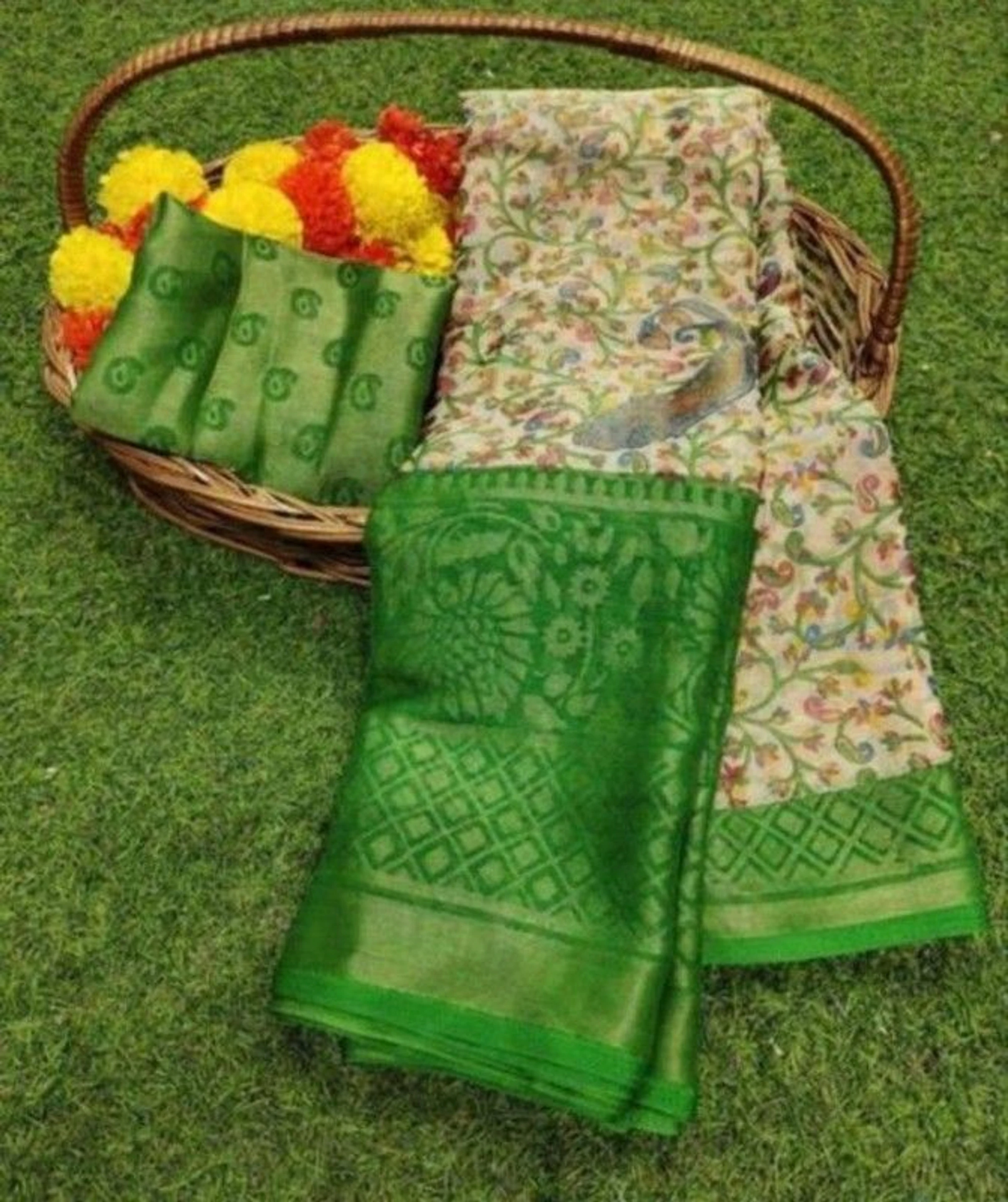 hetvi Paisley Bollywood Brasso Saree (Green)