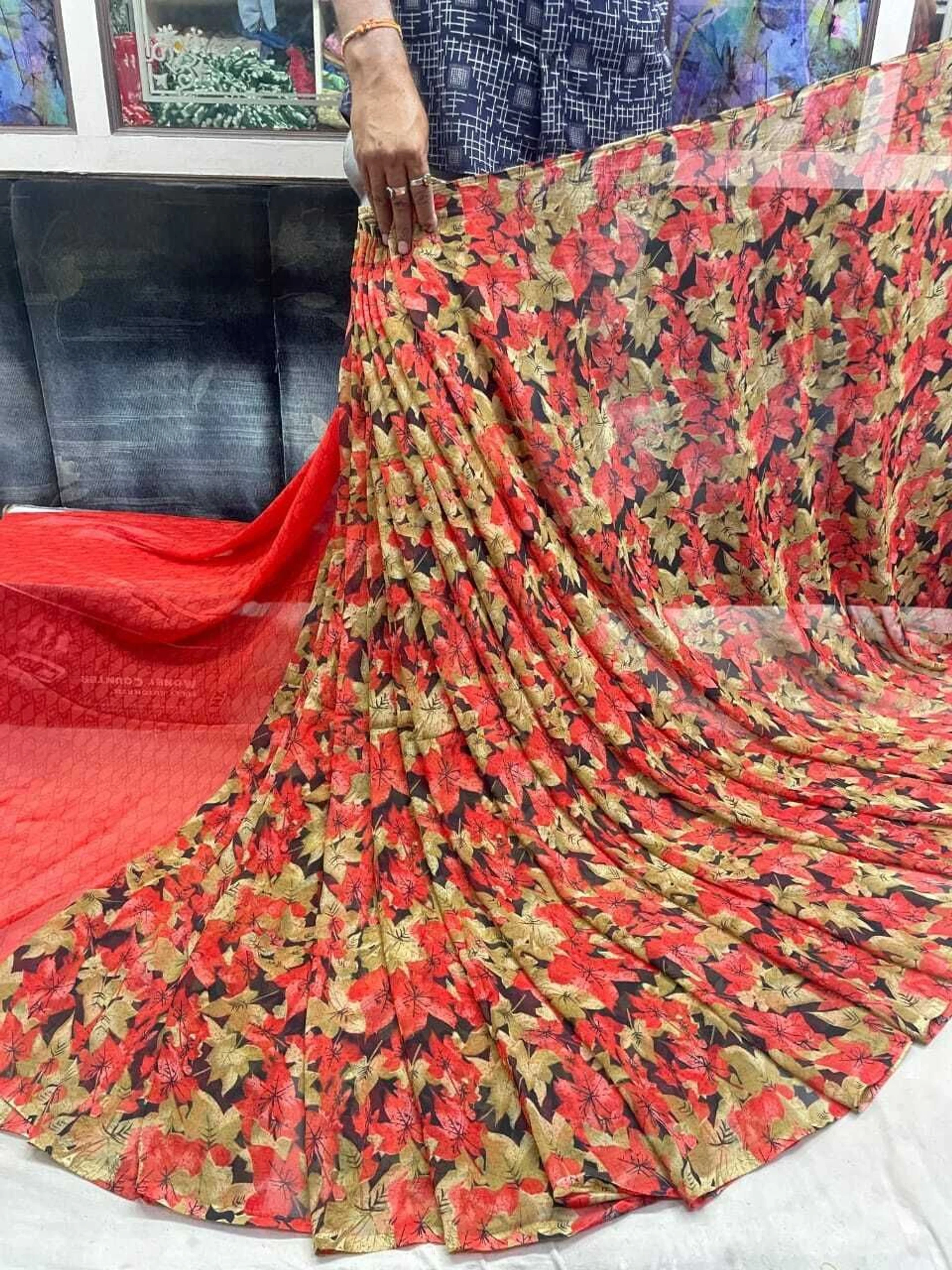 hetvi Printed Bollywood Georgette Saree (Red)