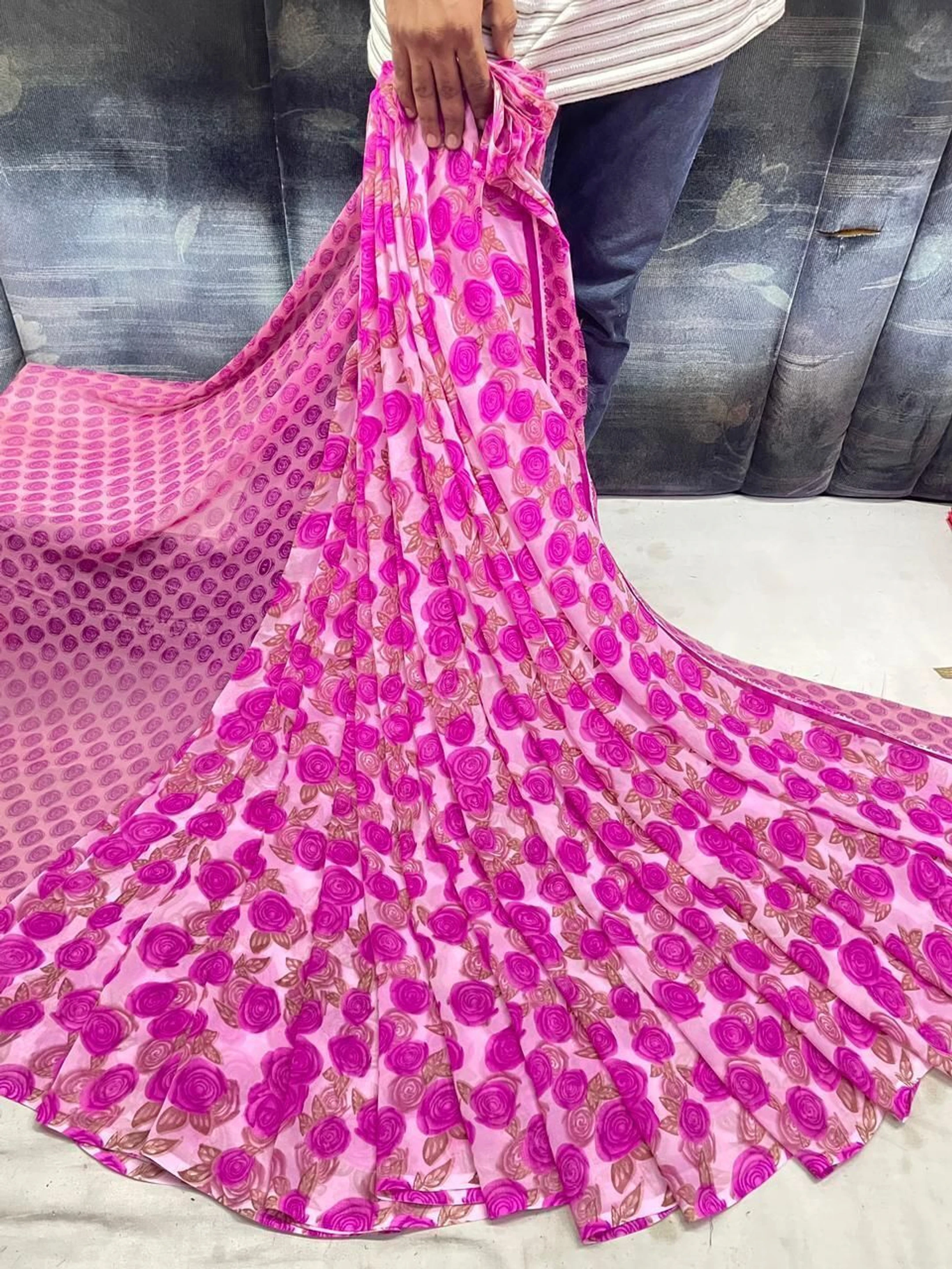 hetvi Printed Bollywood Georgette Saree (Pink)