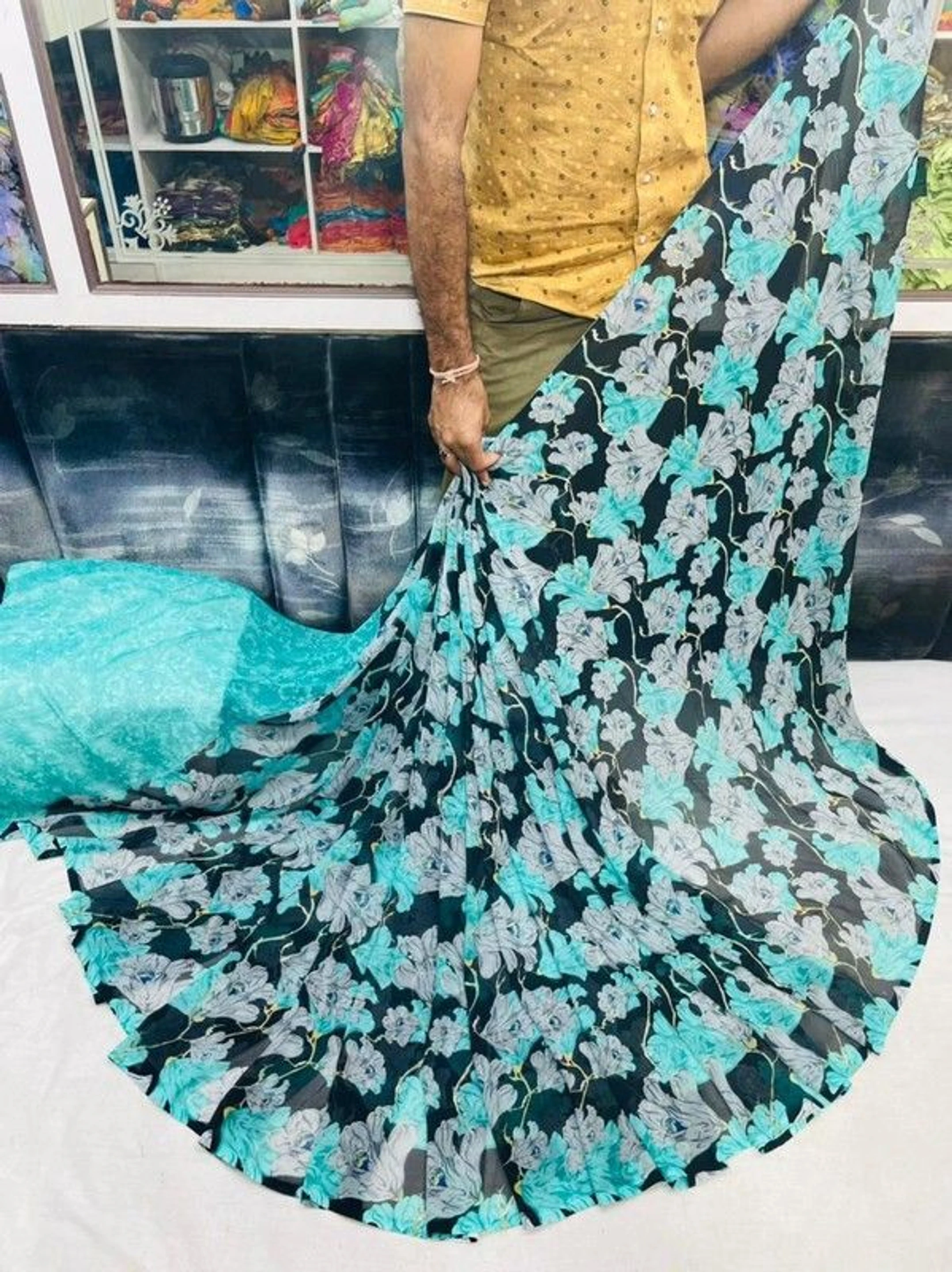 hetvi Floral Print Daily Wear Georgette Saree (Blue)