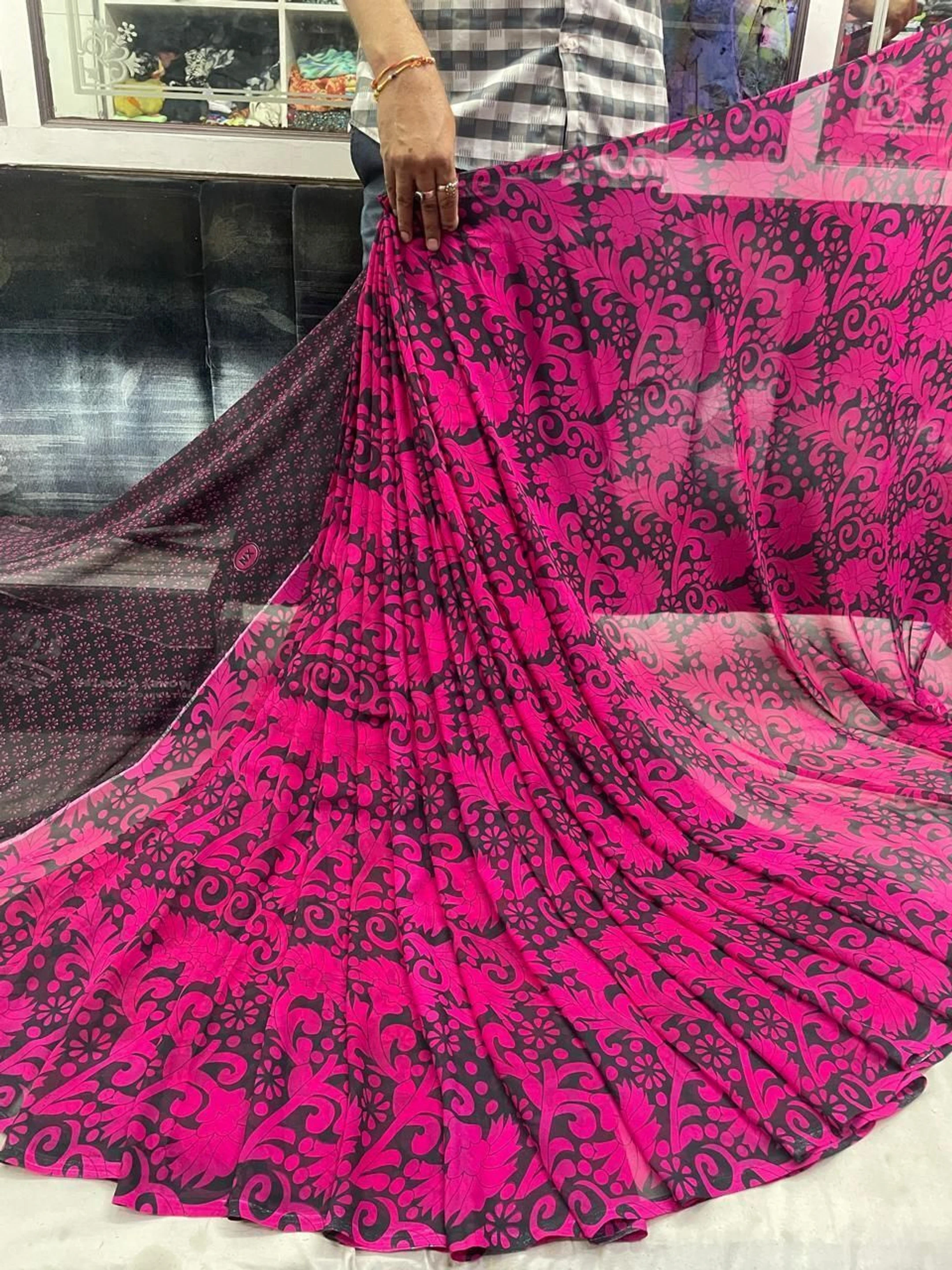 hetvi Printed Bollywood Georgette Saree (Pink)