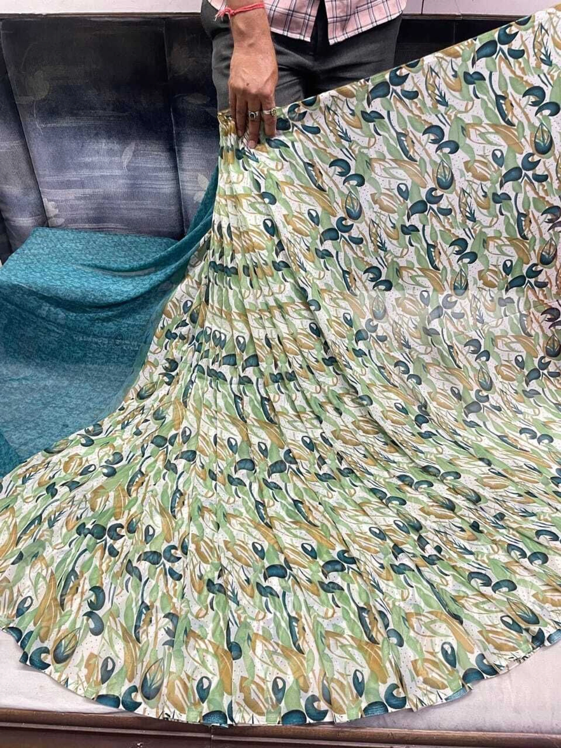 hetvi Printed Bollywood Georgette Saree (Green)