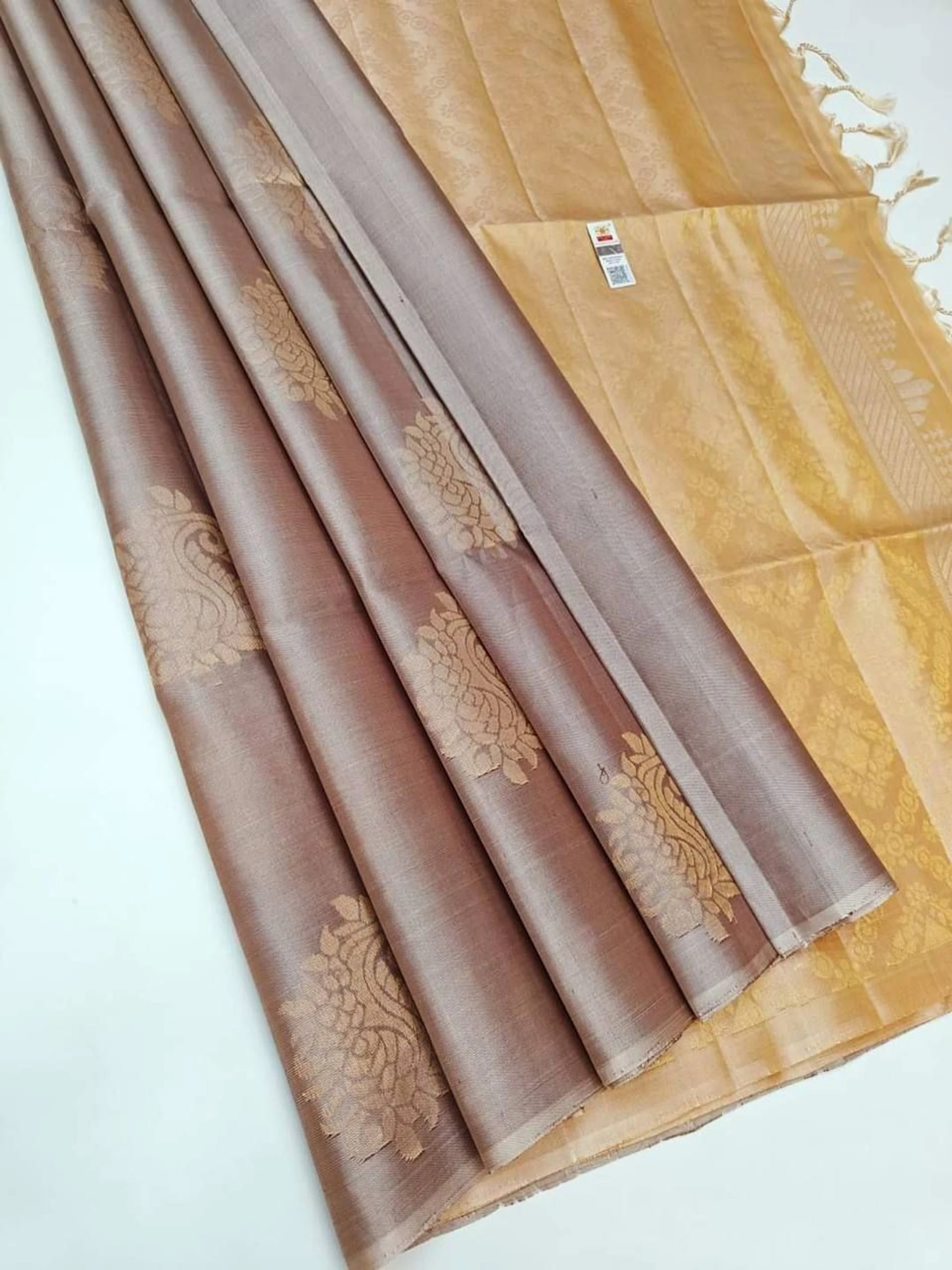 hetvi Woven Kanjivaram Art Silk, Pure Silk Saree (Cream)