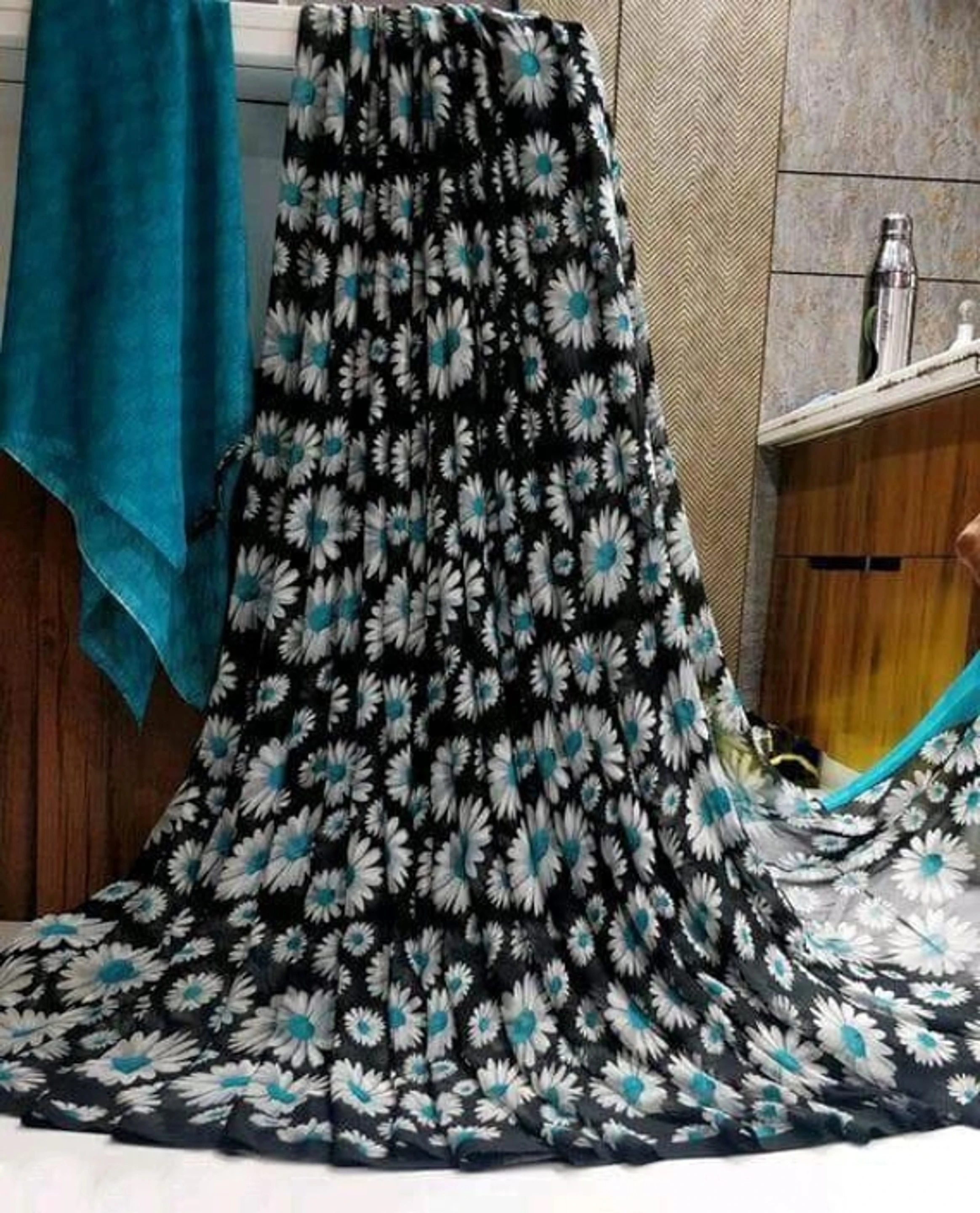 hetvi Printed Bollywood Georgette Saree (Blue)