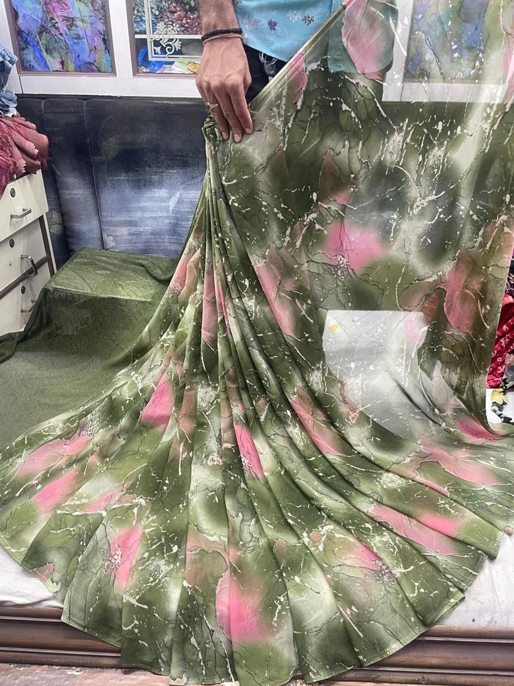 hetvi Printed Bollywood Georgette Saree (Green)
