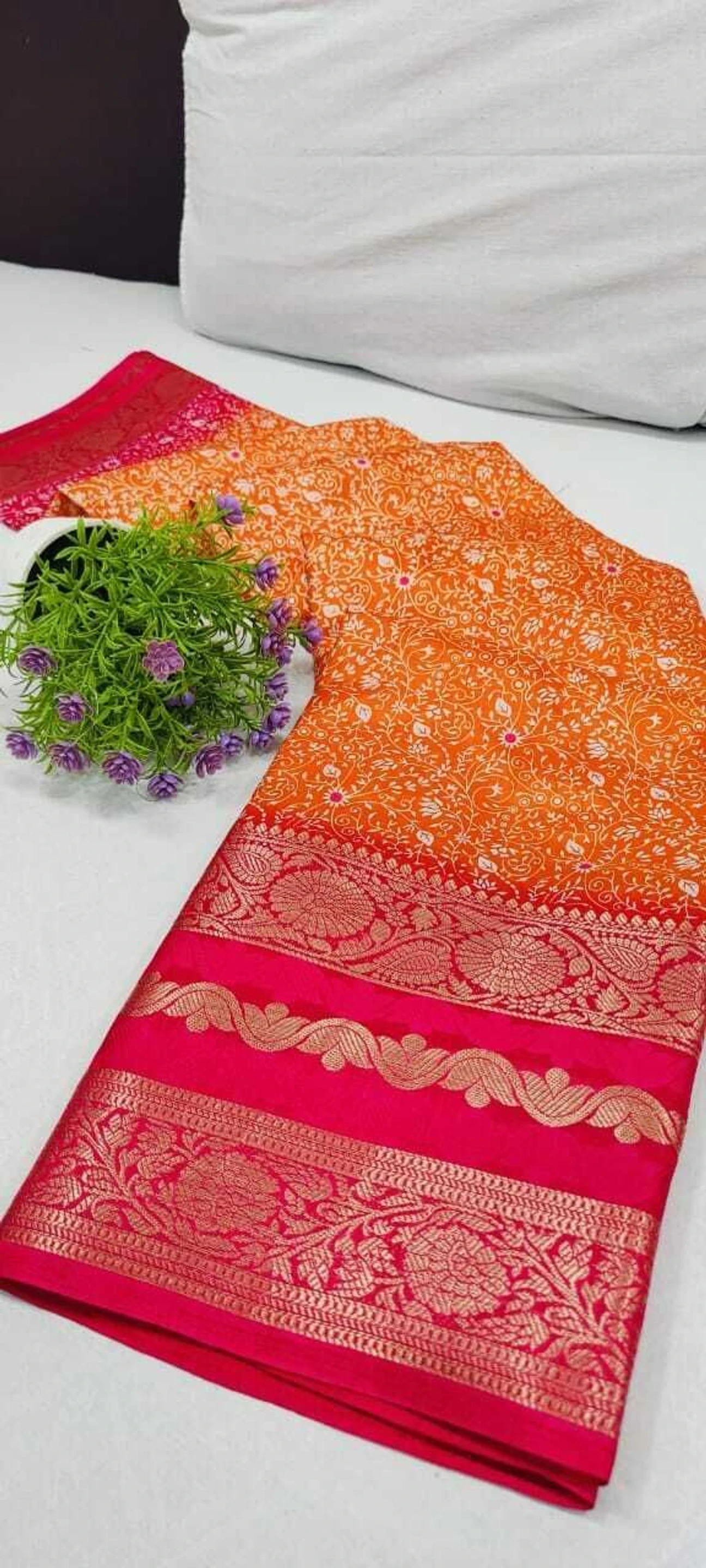 HETVI FASHIONS Embellished Bollywood Silk Blend Saree (Pink)
