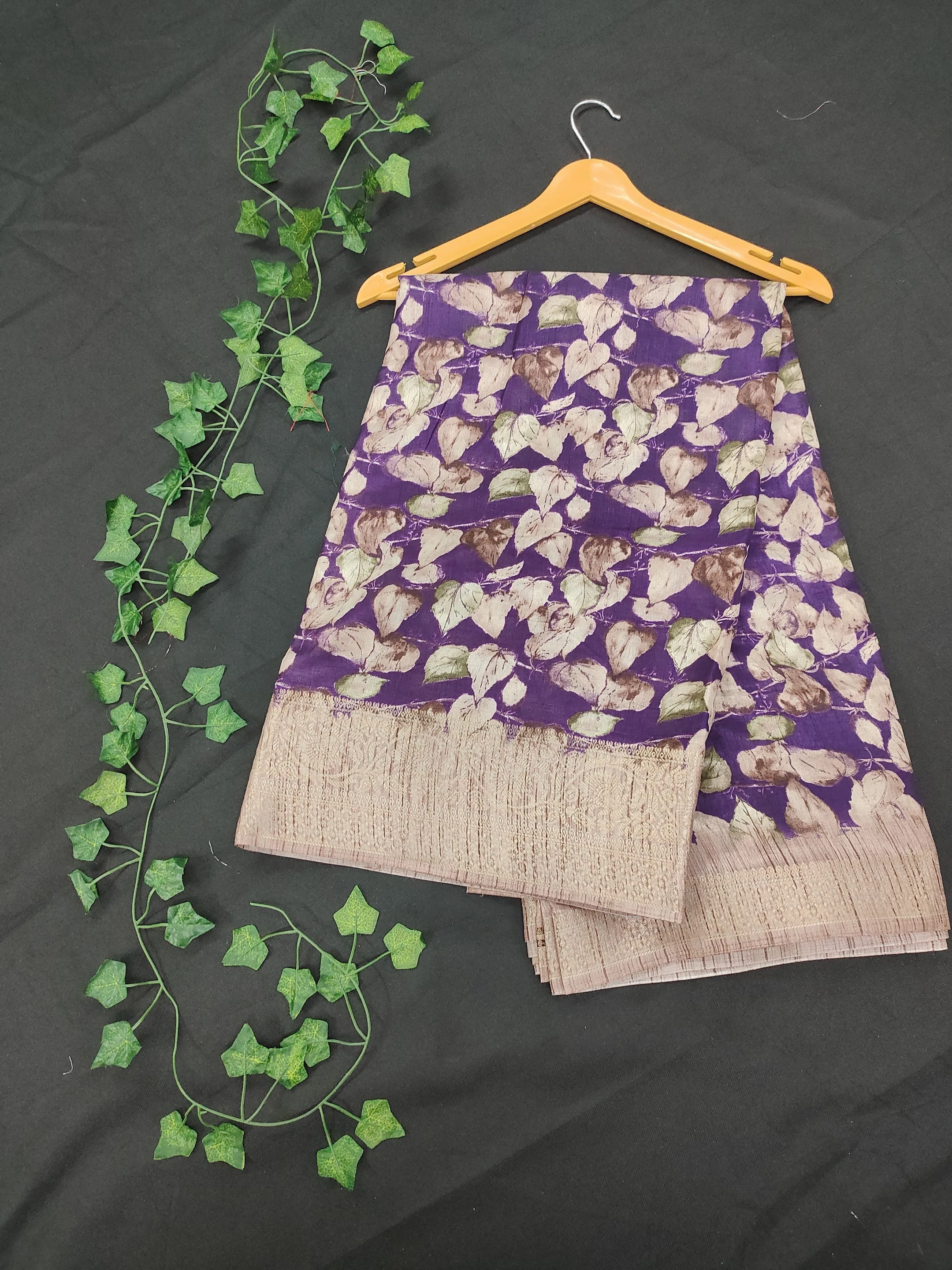 ) HETVI FASHIONS Printed Bollywood Art Silk, Silk Blend Saree (Purple)