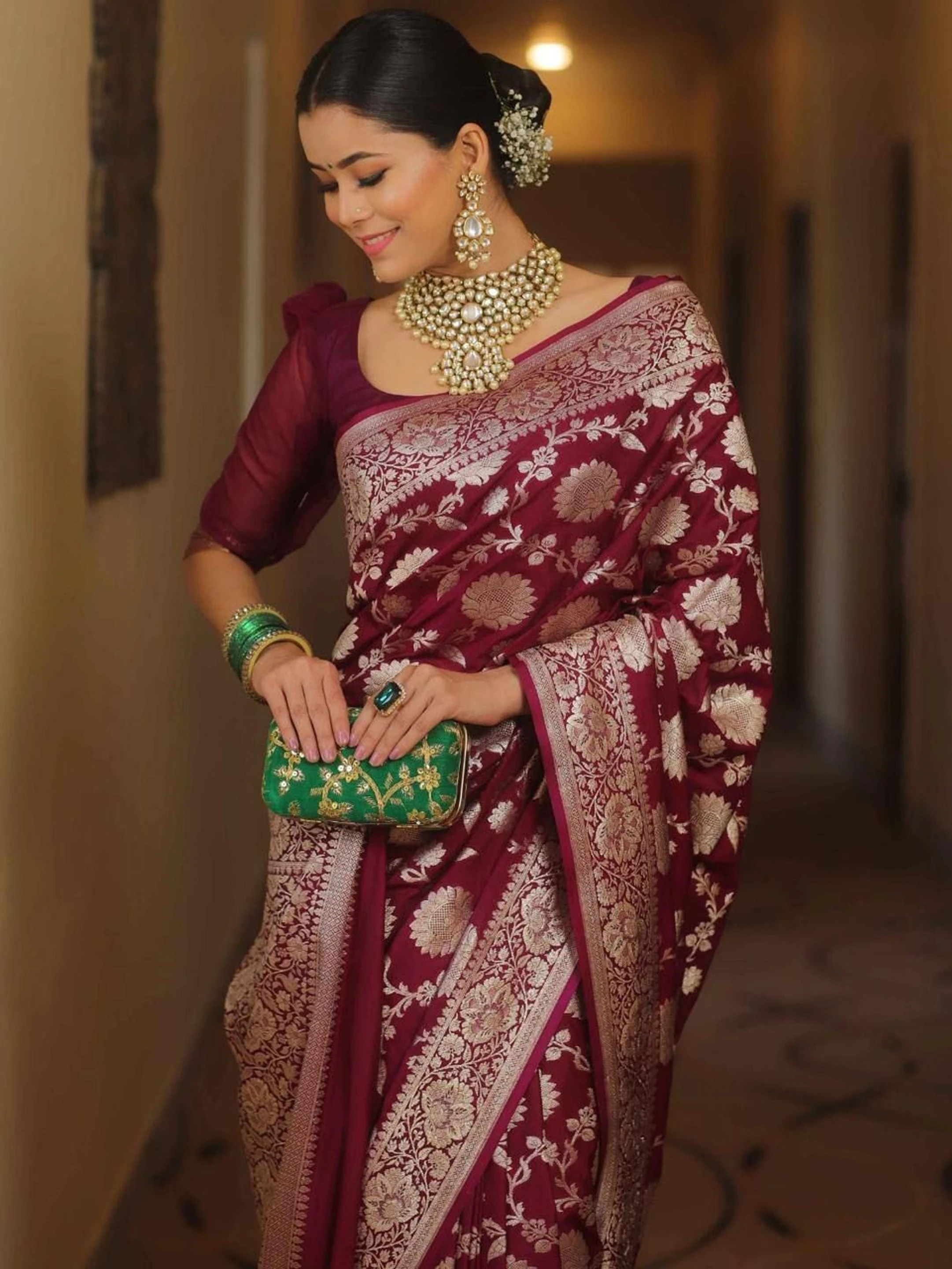 HETVI FASHIONS Embellished Kanjivaram Jacquard Saree (Purple)