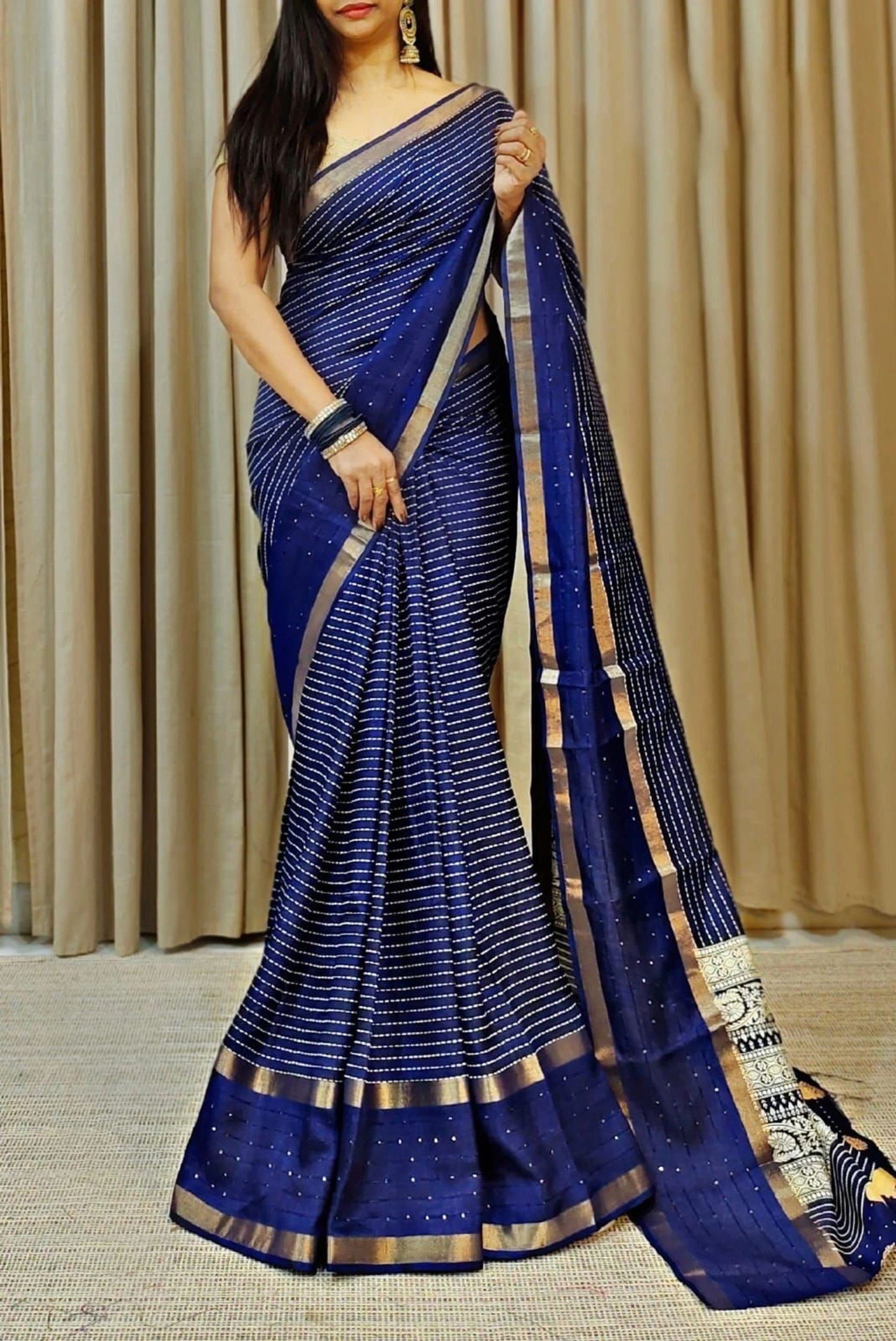 HETVI FASHIONS Floral Print Bollywood Cotton Blend Saree (Dark Blue)