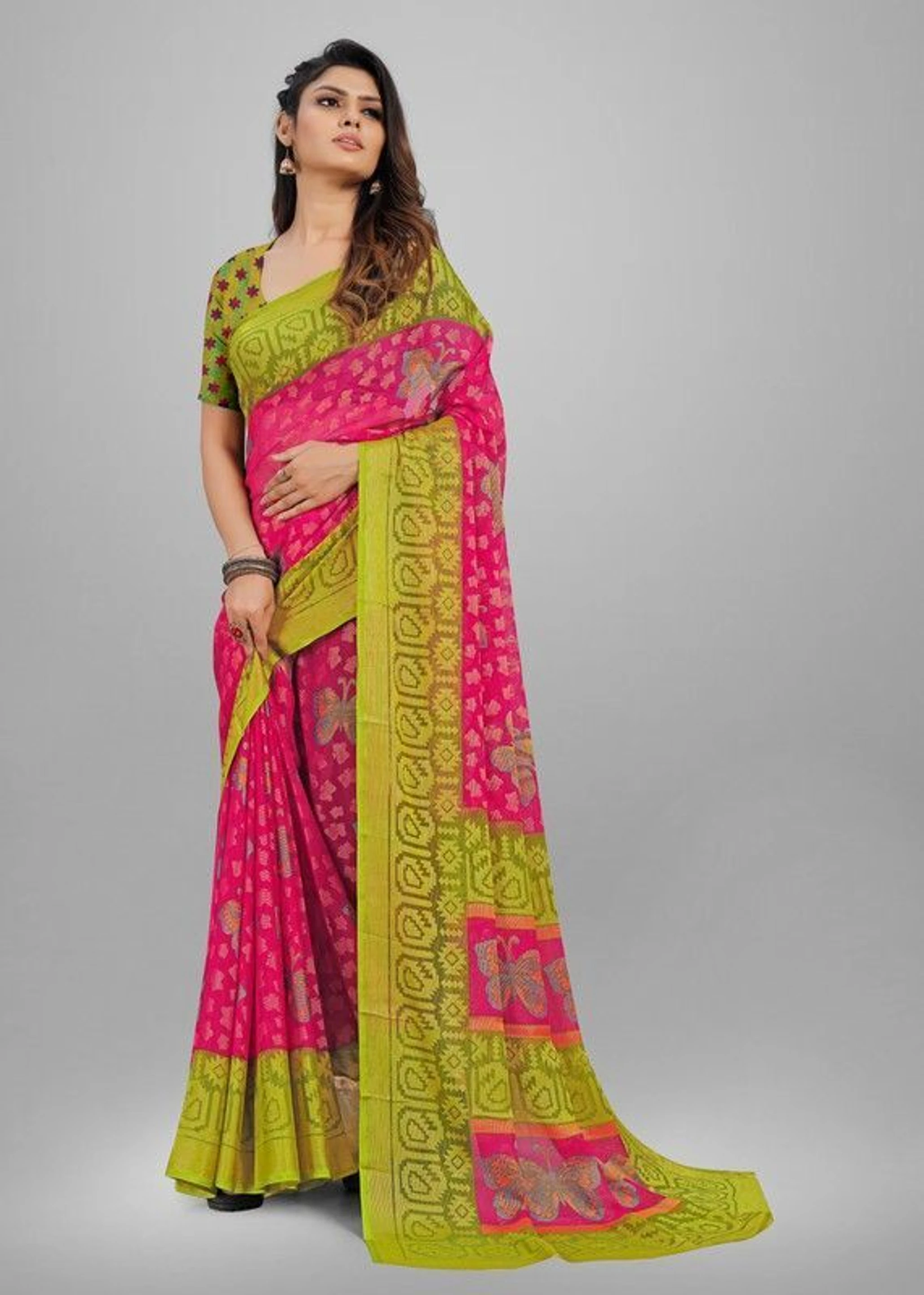 HETVI FASHIONS Floral Print Bollywood Brasso Saree (Pink)