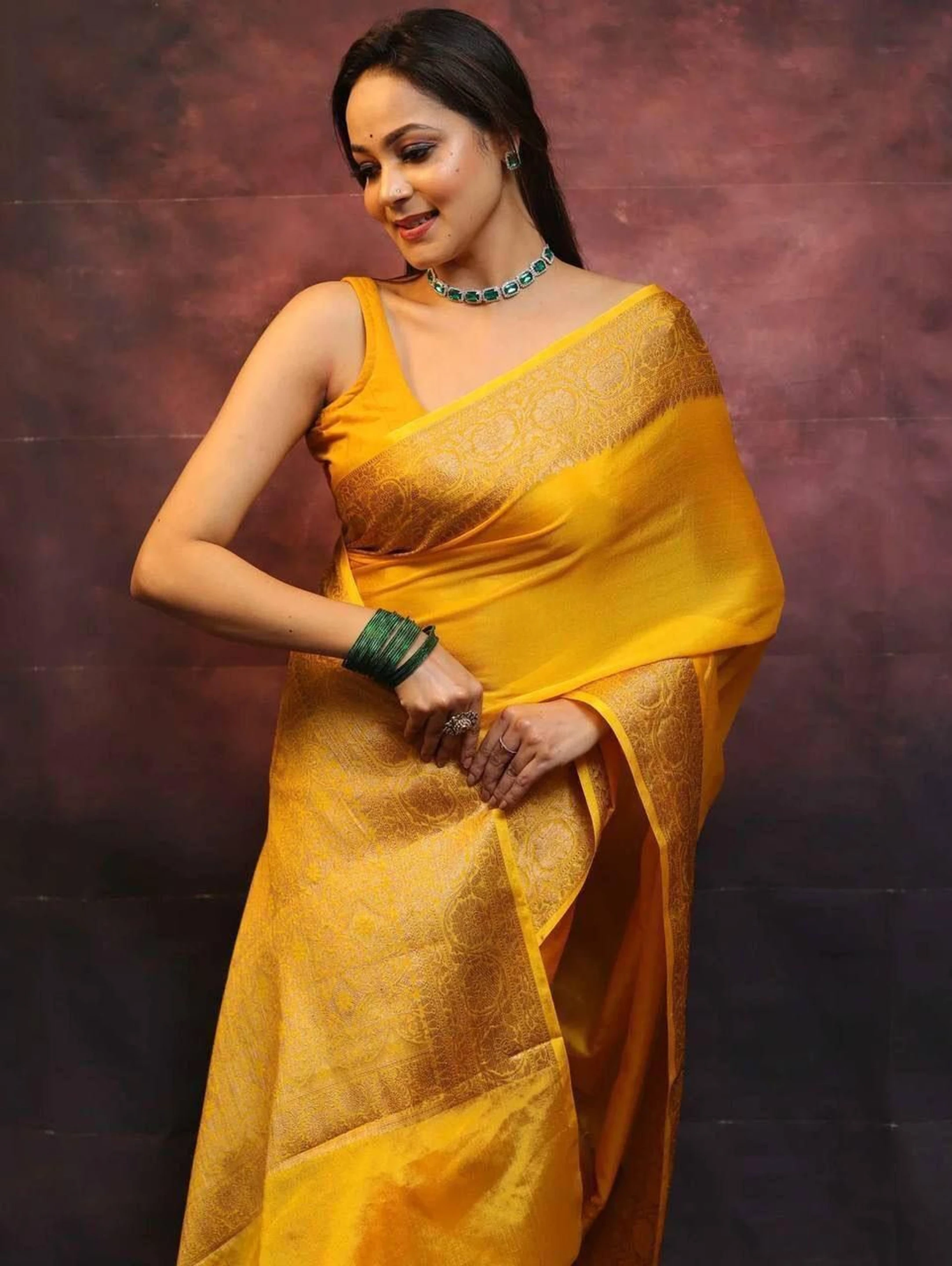 HETVI FASHIONS Embellished Kanjivaram Jacquard Saree (Yellow)