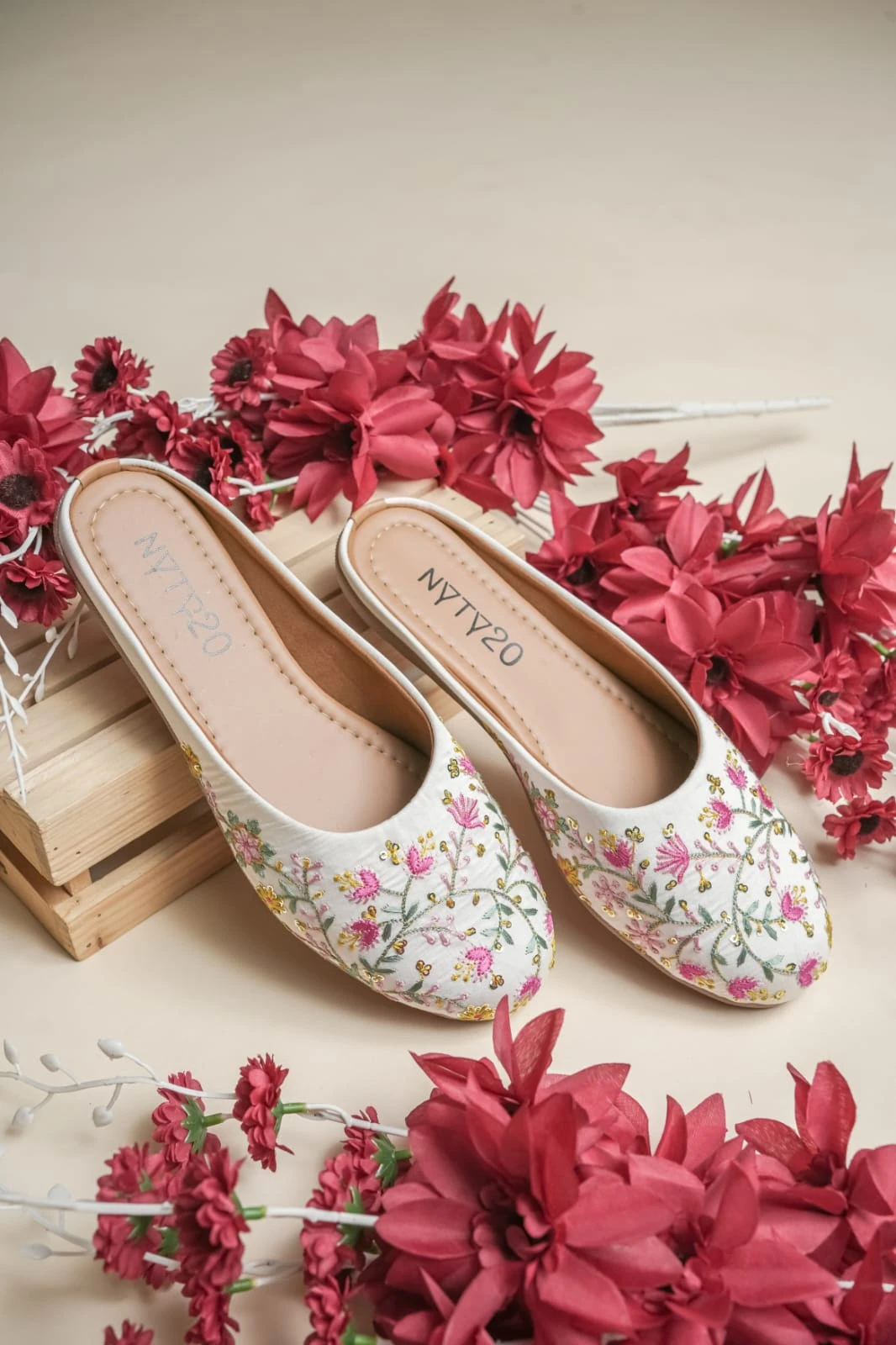Women's White Ethnic Embroidered Mules | Slip-On Juttis for Casual Comfortable Flat Mojaris
