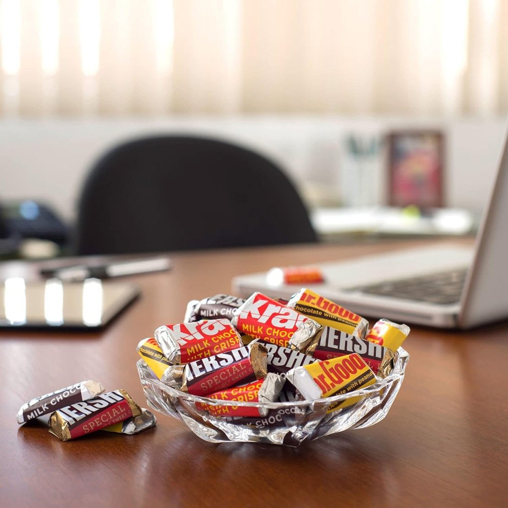 Hershey Miniatures Assorted Chocolate Candy, 489gm