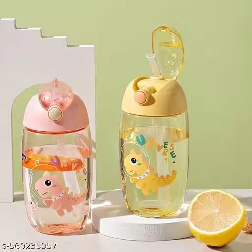 SMALL CUTE DINO PRINT PLASTIC WATER BOTTLE WITH STARW AND HANDY SIDE RUBBER ROPE BUTTON WITH STRAW 600ML (PACK OF 2) NO COLOUR CHOICE RANDOM COLOUR SELECTION