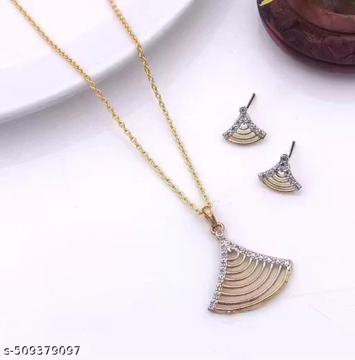 Beautiful Design Chain Pendant With Earrings