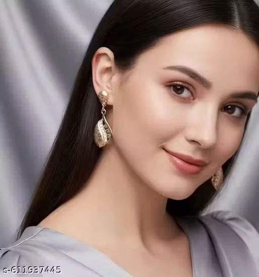 extensive collection of the latest designs Girls Earrings