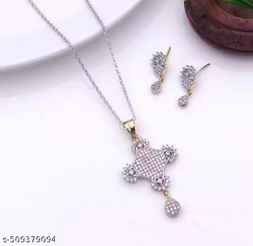 ✨ Beautiful Design Chain Pendant With Earrings Set ✨