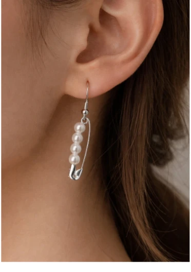 Sajdacommerce Minimalist Pearl Safety Pin Statement