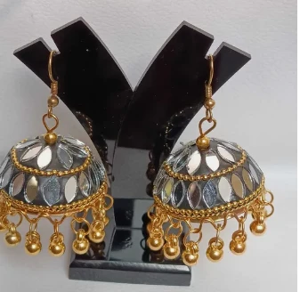 Sajdacommerce Minimalist Pearl Safety Pin Statement