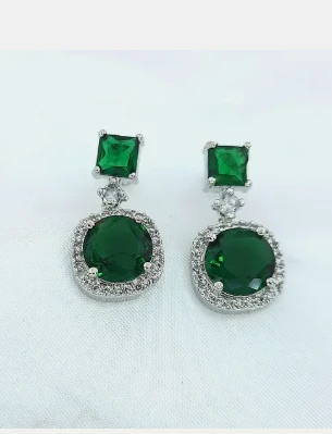 Sajdacommerce Minimalist Pearl Safety Pin Statement