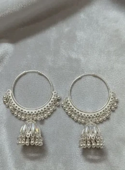 Sajdacommerce Minimalist Pearl Safety Pin Statement