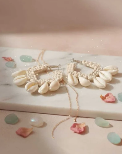 Sajdacommerce Minimalist Pearl Safety Pin Statement